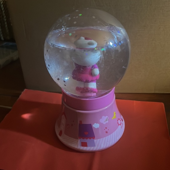 Hello Kitty snow globes - Picture 6 of 7
